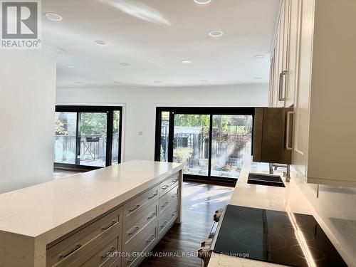 165 Roxborough Drive, Toronto, ON - Indoor Photo Showing Kitchen