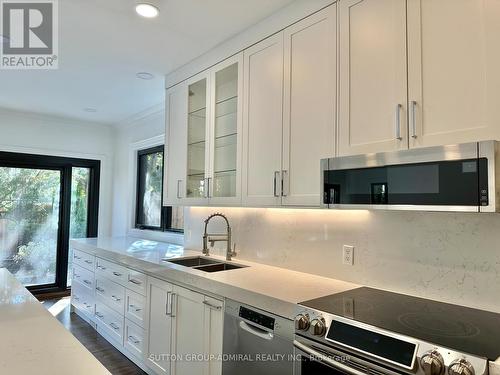 165 Roxborough Drive, Toronto, ON - Indoor Photo Showing Kitchen With Double Sink With Upgraded Kitchen