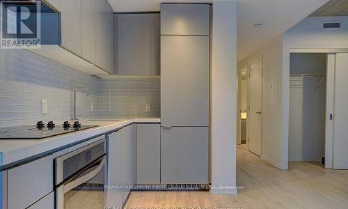 401 - 60 Colborne Street, Toronto, ON - Indoor Photo Showing Kitchen