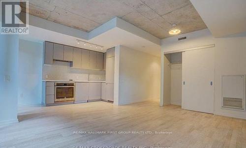 401 - 60 Colborne Street, Toronto, ON - Indoor Photo Showing Kitchen