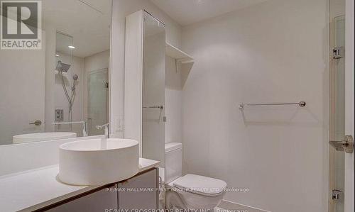 401 - 60 Colborne Street, Toronto, ON - Indoor Photo Showing Bathroom