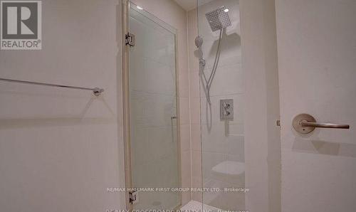 401 - 60 Colborne Street, Toronto, ON - Indoor Photo Showing Bathroom