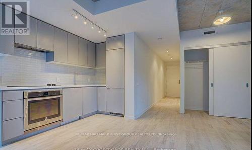 401 - 60 Colborne Street, Toronto, ON - Indoor Photo Showing Kitchen