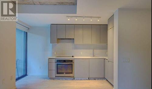 401 - 60 Colborne Street, Toronto, ON - Indoor Photo Showing Kitchen