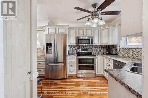 71 Richmond Street, Caledon, ON - Indoor Photo Showing Kitchen With Double Sink With Upgraded Kitchen