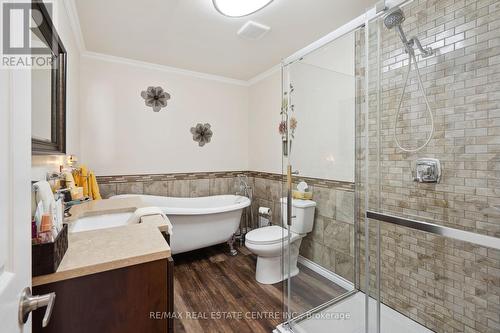 71 Richmond Street, Caledon, ON - Indoor Photo Showing Bathroom