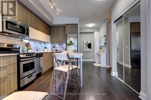 706 - 56 Annie Craig Drive, Toronto, ON - Indoor Photo Showing Kitchen