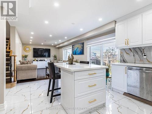 4 Fairhill Avenue, Brampton, ON - Indoor Photo Showing Kitchen