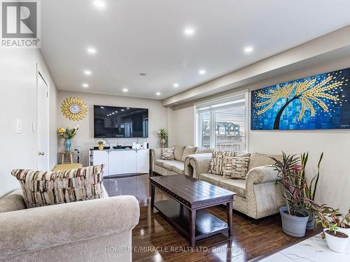 4 Fairhill Avenue, Brampton, ON - Indoor Photo Showing Living Room