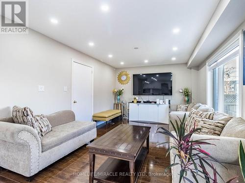 4 Fairhill Avenue, Brampton, ON - Indoor Photo Showing Living Room