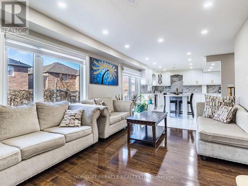 4 Fairhill Avenue, Brampton, ON - Indoor Photo Showing Living Room