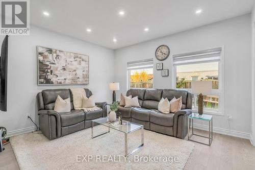 319 Powys Street, Milton, ON - Indoor Photo Showing Living Room