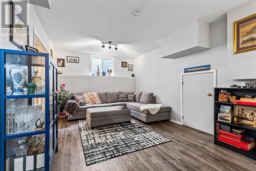 180 Crimson Crescent, London, ON - Indoor Photo Showing Living Room