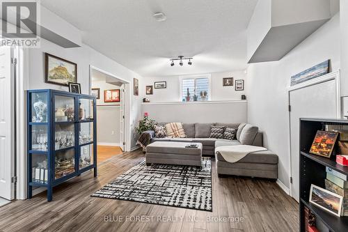 180 Crimson Crescent, London, ON - Indoor Photo Showing Living Room