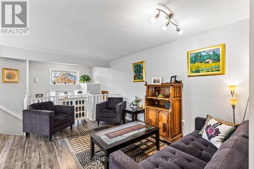 180 Crimson Crescent, London, ON - Indoor Photo Showing Living Room