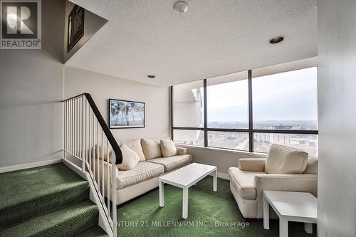 506 - 1333 Bloor Street, Mississauga, ON - Indoor Photo Showing Living Room