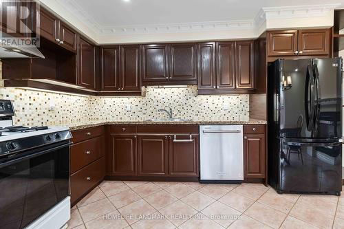 8 - 5958 Greensboro Drive, Mississauga, ON - Indoor Photo Showing Kitchen