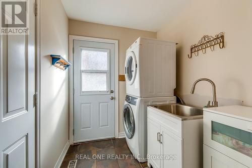 2350 Deer Run Avenue, Oakville, ON - Indoor Photo Showing Laundry Room