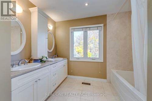 2350 Deer Run Avenue, Oakville, ON - Indoor Photo Showing Bathroom