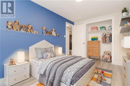 11 - 1270 Gainsborough Drive, Oakville, ON - Indoor Photo Showing Bedroom