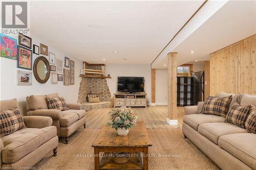 11 - 1270 Gainsborough Drive, Oakville, ON - Indoor Photo Showing Living Room