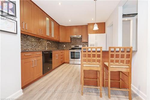 11 - 1270 Gainsborough Drive, Oakville, ON - Indoor Photo Showing Kitchen