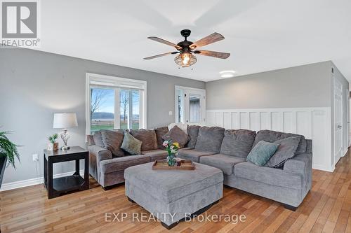 2059 Sideroad 5, Ramara, ON - Indoor Photo Showing Living Room