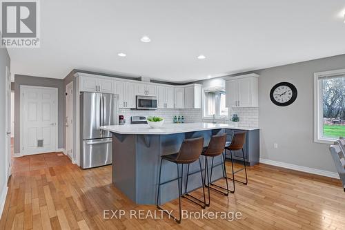 2059 Sideroad 5, Ramara, ON - Indoor Photo Showing Kitchen With Upgraded Kitchen