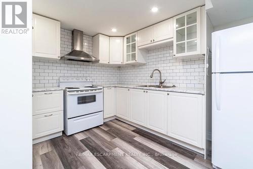 Lower - 3215 Cemetery Road, Hamilton, ON - Indoor Photo Showing Kitchen