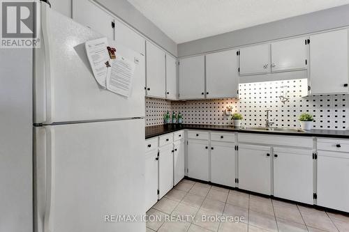 306 - 6 Shettleston Drive, Cambridge, ON - Indoor Photo Showing Kitchen