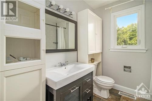 198 Woodroffe Avenue Unit#2, Ottawa, ON - Indoor Photo Showing Bathroom