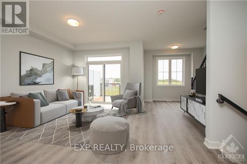 524 Entourage, Ottawa, ON - Indoor Photo Showing Living Room