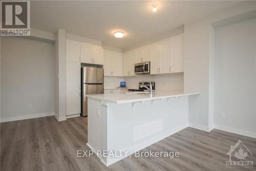 524 Entourage, Ottawa, ON - Indoor Photo Showing Kitchen