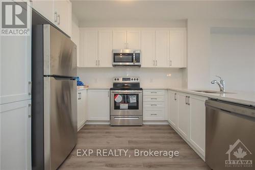 524 Entourage, Ottawa, ON - Indoor Photo Showing Kitchen