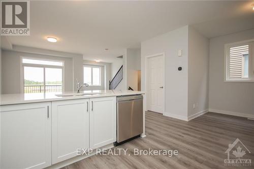 524 Entourage, Ottawa, ON - Indoor Photo Showing Kitchen