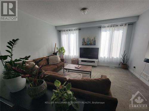 224 Cranesbill Road, Ottawa, ON - Indoor Photo Showing Living Room