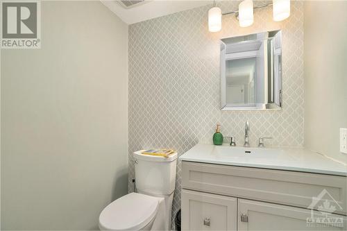 1st floor bathroom - 6667 Bilberry Drive, Ottawa, ON - Indoor Photo Showing Bathroom