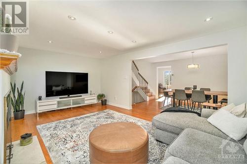 Living Room - 6667 Bilberry Drive, Ottawa, ON - Indoor Photo Showing Living Room