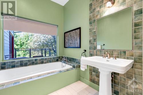 Main floor bedroom ensuite - 9868 County Road 42 Road, Westport, ON - Indoor Photo Showing Bathroom