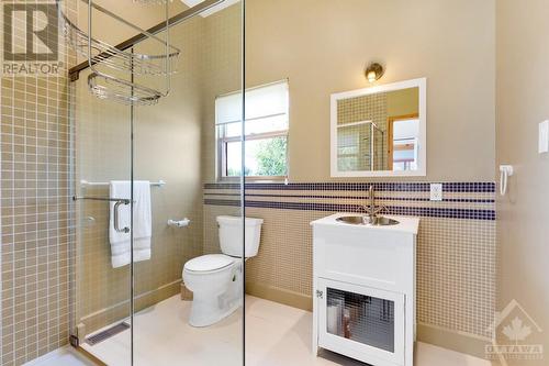 Main floor third bedroom ensuite - 9868 County Road 42 Road, Westport, ON - Indoor Photo Showing Bathroom