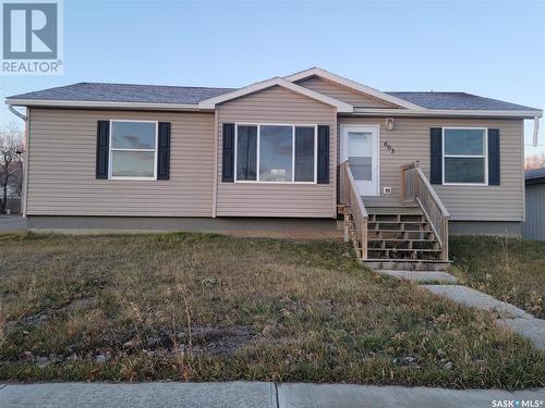 603 Pacific Avenue, Kerrobert, SK - Outdoor