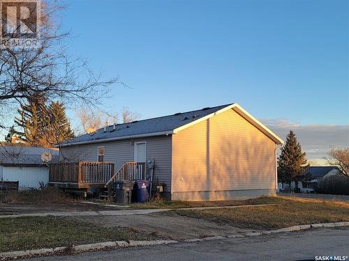 603 Pacific Avenue, Kerrobert, SK - Outdoor