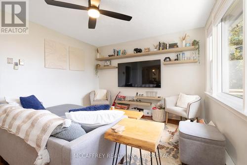 1085 South Shore Road, Greater Napanee, ON - Indoor Photo Showing Living Room