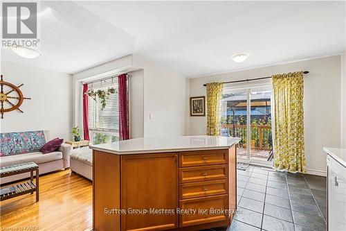 2166 Swanfield Street, Kingston (East Gardiners Rd), ON - Indoor Photo Showing Living Room