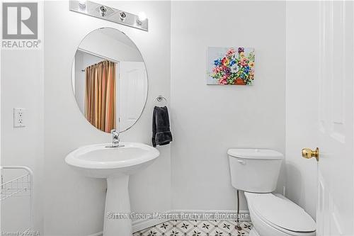 2166 Swanfield Street, Kingston (East Gardiners Rd), ON - Indoor Photo Showing Bathroom