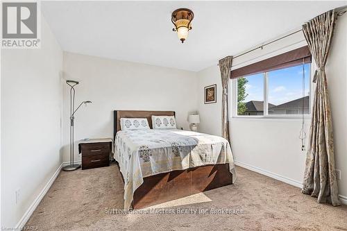 2166 Swanfield Street, Kingston (East Gardiners Rd), ON - Indoor Photo Showing Bedroom