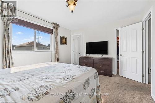 2166 Swanfield Street, Kingston (East Gardiners Rd), ON - Indoor Photo Showing Bedroom