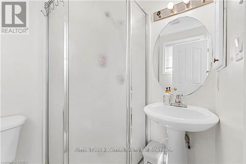 2166 Swanfield Street, Kingston (East Gardiners Rd), ON - Indoor Photo Showing Bathroom