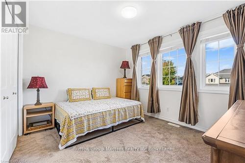 2166 Swanfield Street, Kingston (East Gardiners Rd), ON - Indoor Photo Showing Bedroom