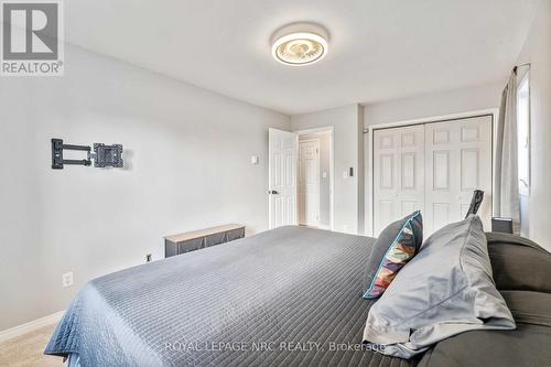 33 Keel Street, Fort Erie (333 - Lakeshore), ON - Indoor Photo Showing Bedroom